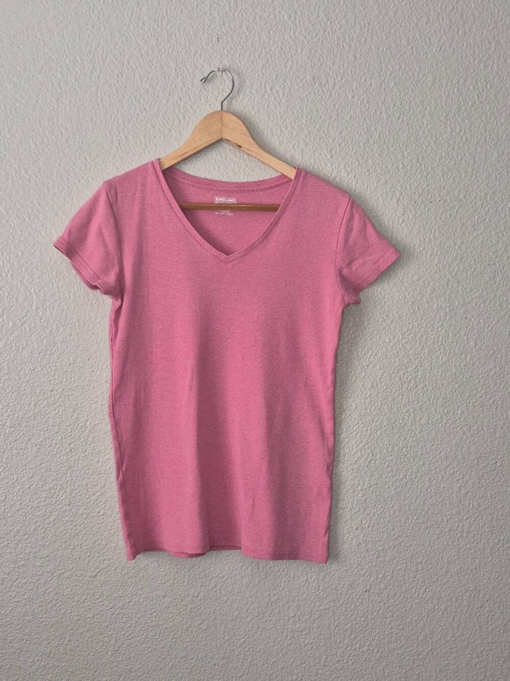 Kirkland Signature Women's Cotton V-Neck Pink Tee Size: Large